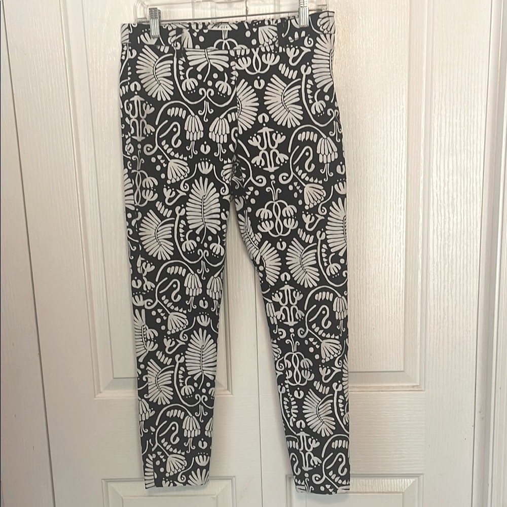 H&M Women’s sz 8 Black and White Patterned Cropped Pants